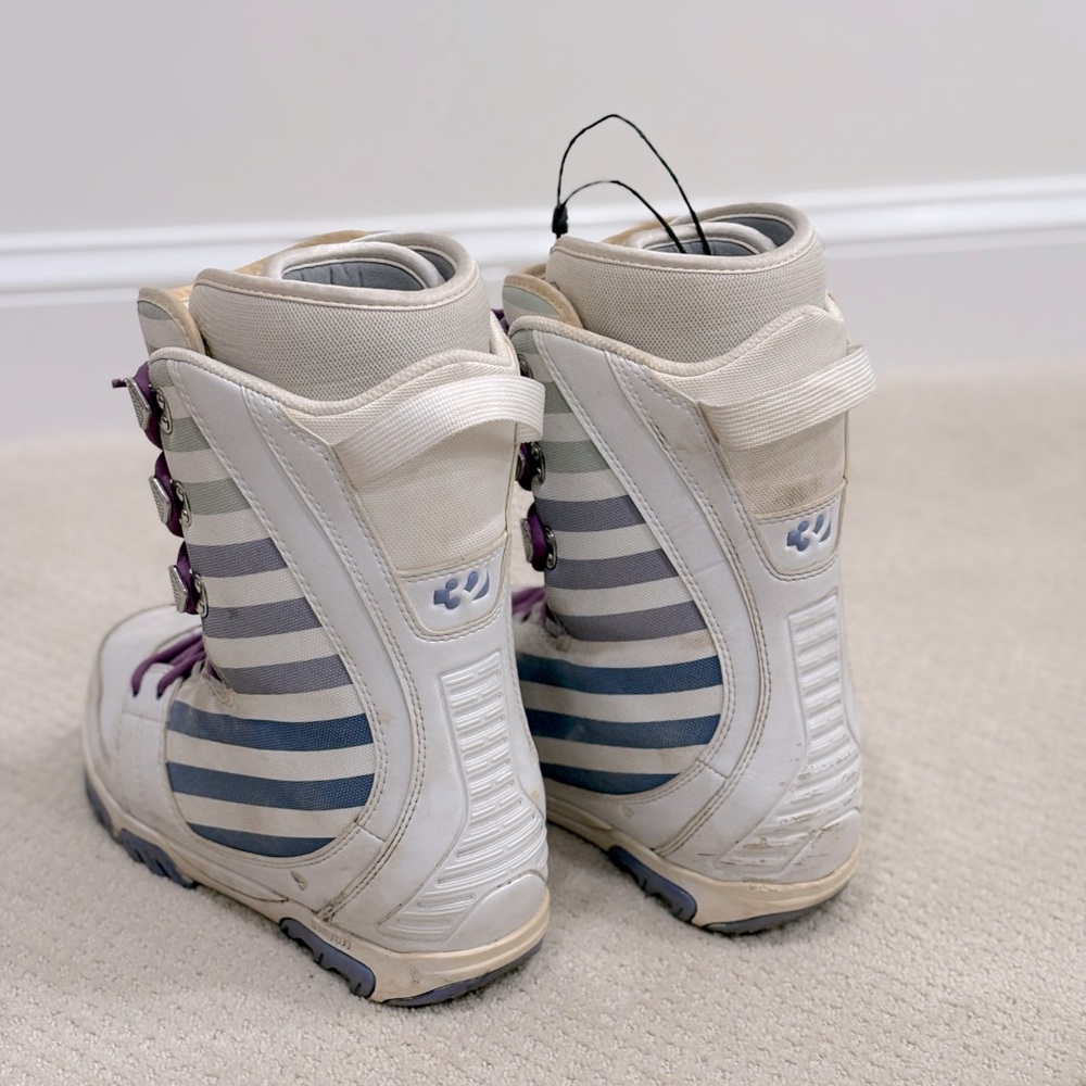 Women’s Prion Thirtytwo 32 snowboarding boots size 9